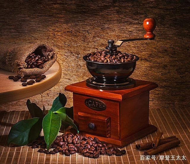 Manual coffee grinding Manual coffee grinding